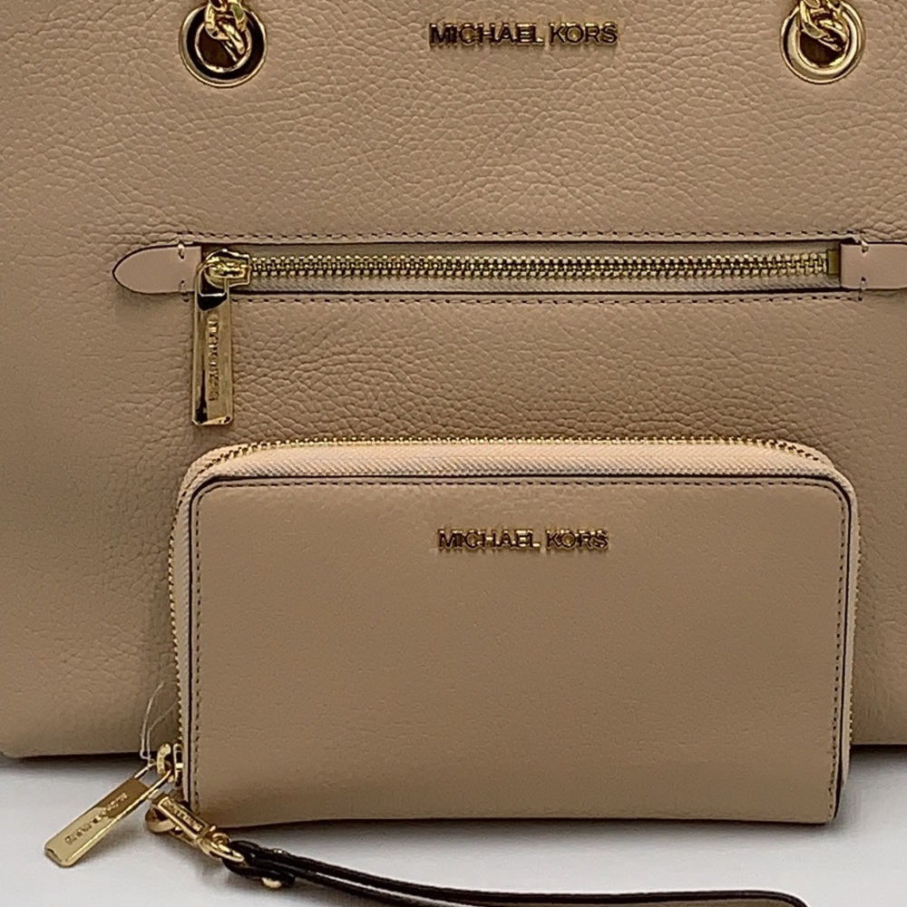 Michael Kors Medium Front Pocket Shoulder Chain Tote & LG Multifunctional Wallet - Picture 4 of 16